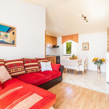 Apartments Patricia Башка Экстерьер фото
